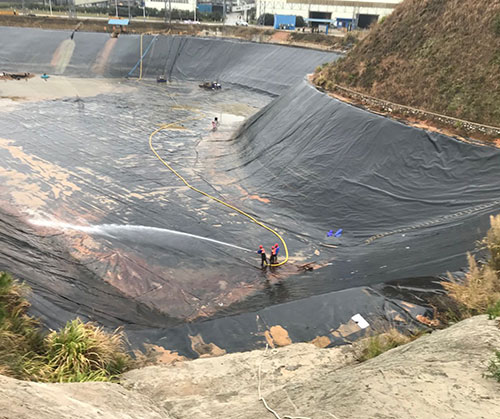 汪场镇废水池清理