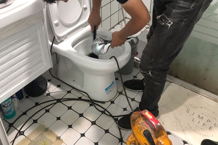 汪场镇马桶堵塞自己疏通还是找师傅？专业上门服务让你省时更省心